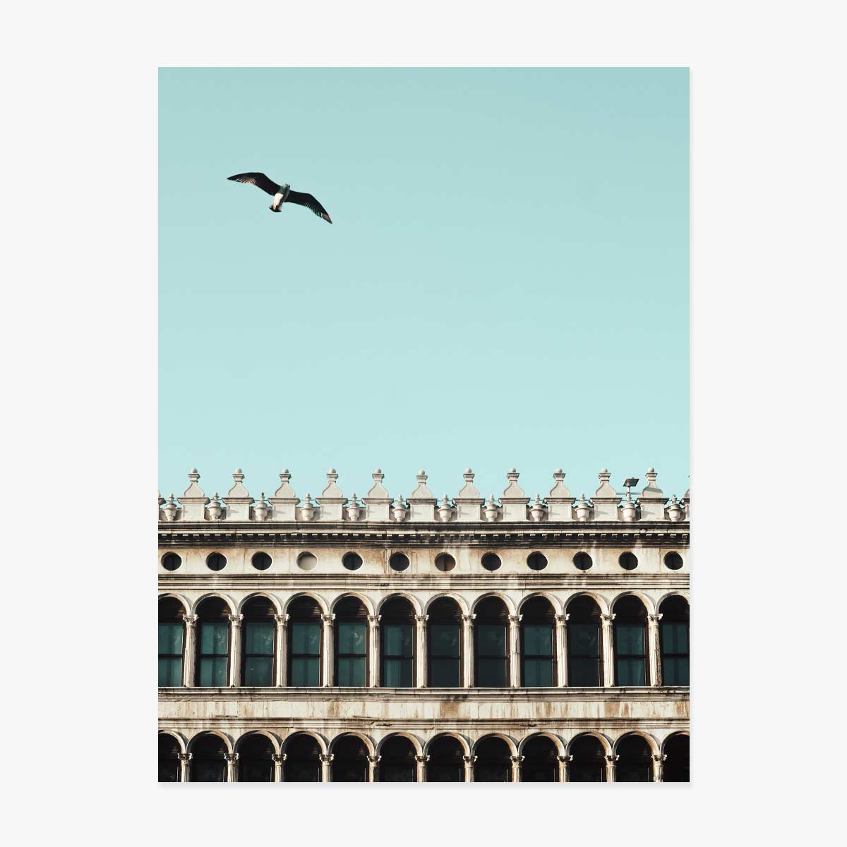 Affiche représentant un oiseau et un bâtiment